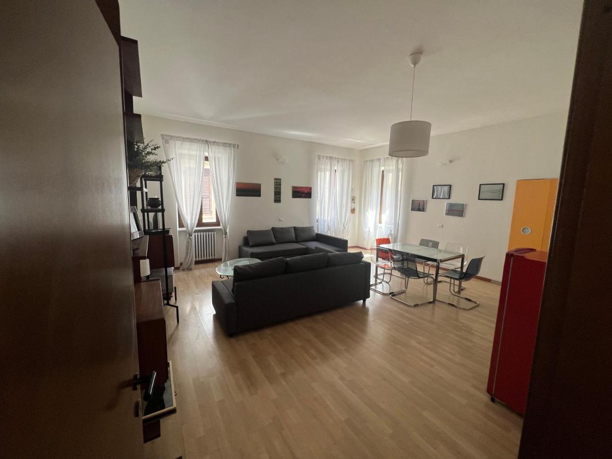 La Torretta Apartment Peschiera del Garda Buitenkant foto
